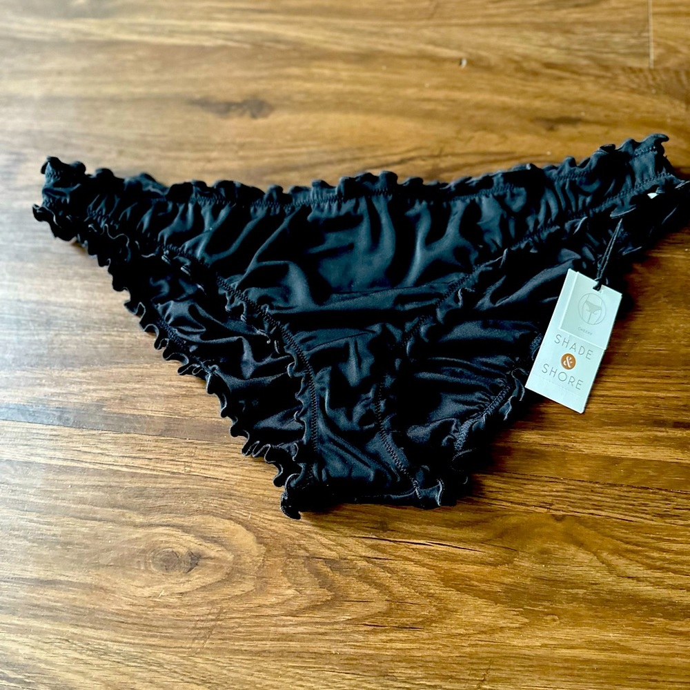 Cheeky Bikini Bottom, SHADE & SHORE size Large, NEW protective liner in tact……..